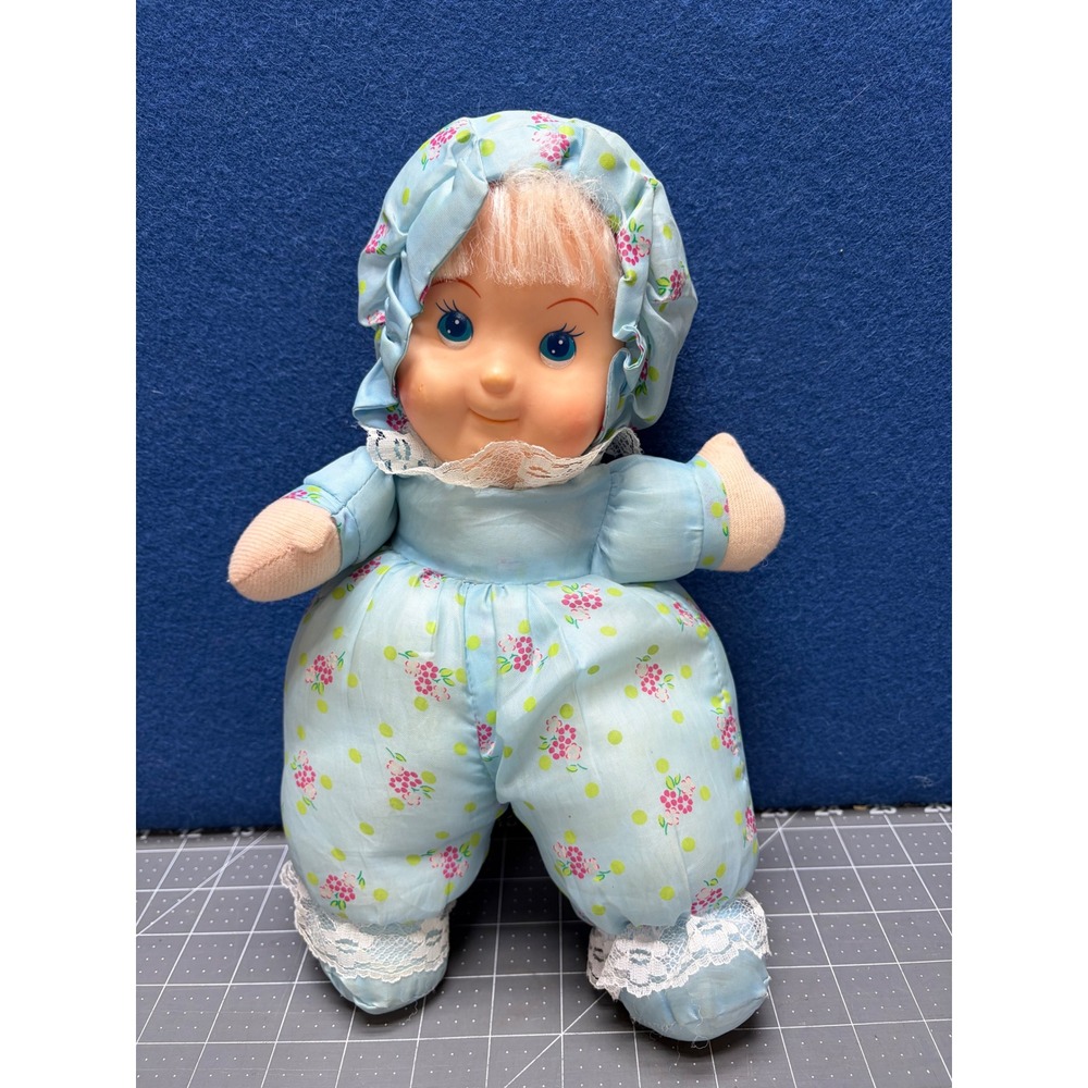 De Luxe Mfg Ltd Baby Doll Blue Floral Bonnet Lace Trim Vintage